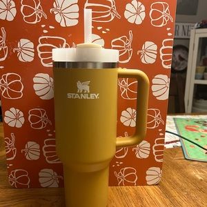 Stanley tumbler yarrow